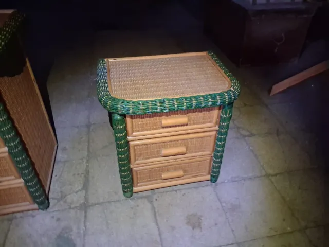Cómoda y mesita de noche de mimbre