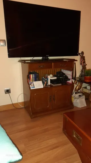 Mueble TV madera Lo tengo en Madrid Tiene ruedas
