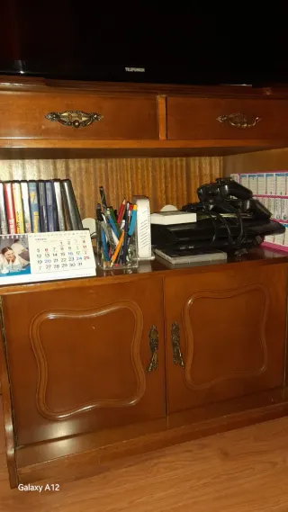 Mueble TV madera Lo tengo en Madrid Tiene ruedas