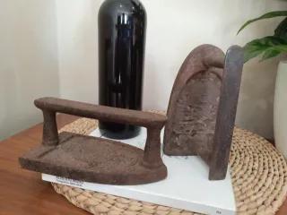 Pareja de planchas antiguas de hierro fundido