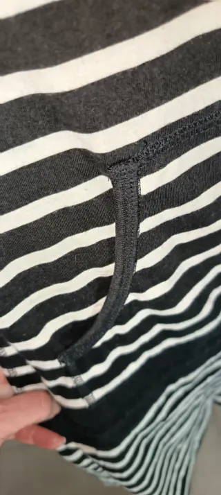 Vestido de rayas con capucha