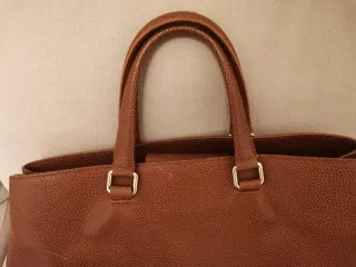 Bolso de piel marrón