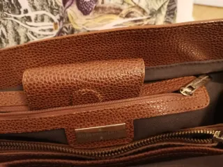 Bolso de piel marrón