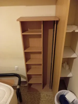 Estantería pequeña de madera