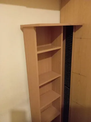 Estantería pequeña de madera