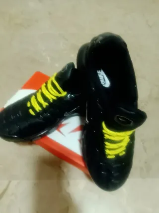 Zapatillas Nike Unisex Negras y Amarillas