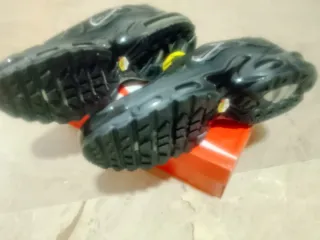 Zapatillas Nike Unisex Negras y Amarillas