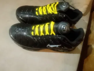 Zapatillas Nike Unisex Negras y Amarillas