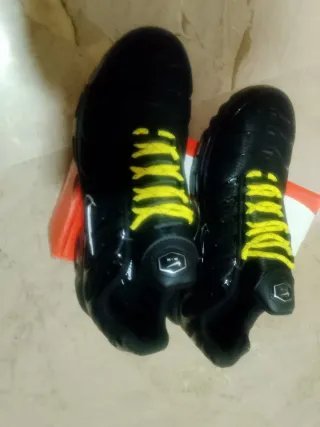 Zapatillas Nike Unisex Negras y Amarillas