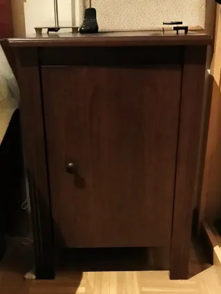 Comò in noce e 2 comodini