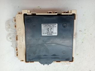 CAJA RELES / FUSIBLES TOYOTA AURIS (6)