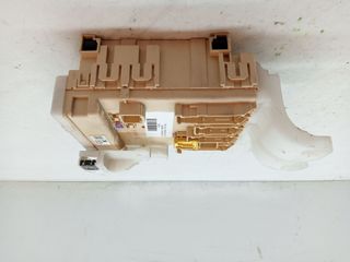 CAJA RELES / FUSIBLES TOYOTA AURIS (6)