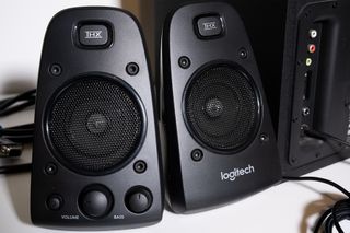 Logitech Z623 Altavoces 200W RMS Subwoofer