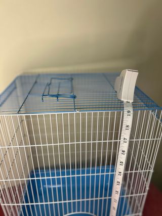 Jaula para pájaros azul y blanca