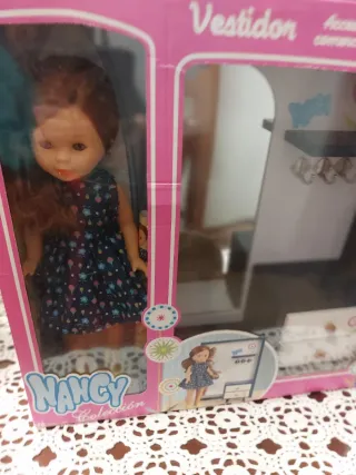 Bambola Nancy con guardaroba e accessori con scatola