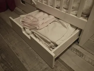 Cuna de bebé blanca