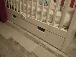 Cuna de bebé blanca