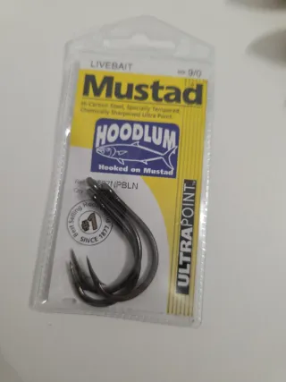 4 Plomos de Pesca y Anzuelos Mustad