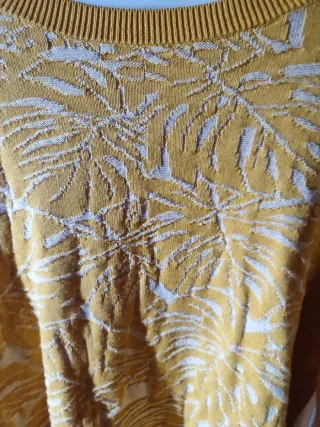 Jersey amarillo con estampado