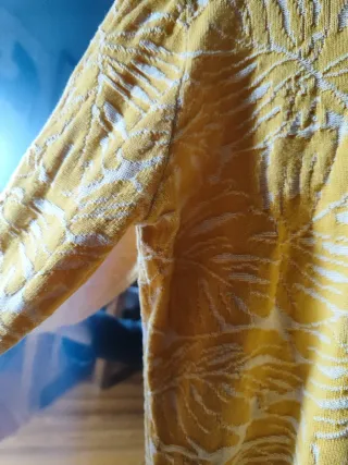 Jersey amarillo con estampado