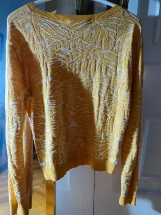 Jersey amarillo con estampado