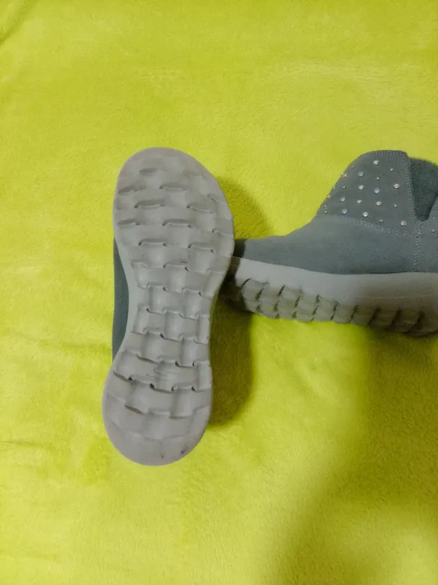 Botines Skechers Gris con Brillantes