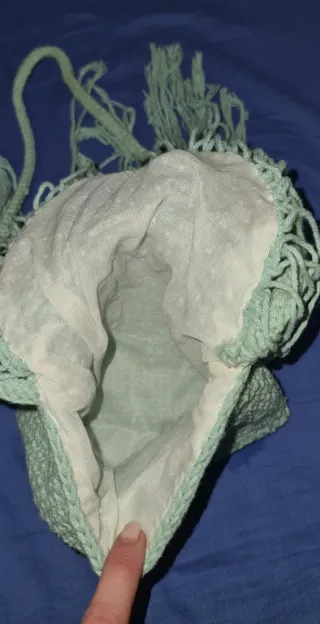 Bolsita crochet con flores y flecos