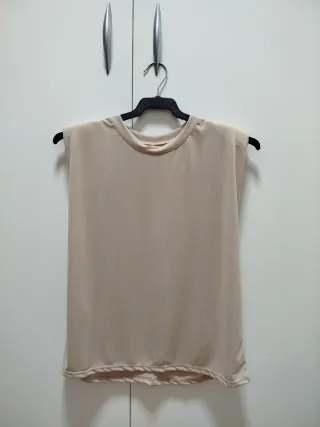 Blusa beige con hombreras Talla L