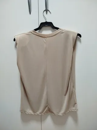 Blusa beige con hombreras Talla L