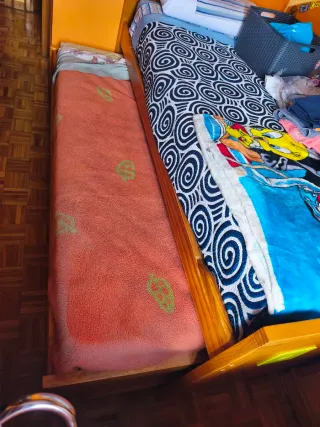 Cama nido de 105cm, con estantería y cabecero