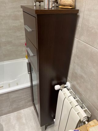 Armario de baño estrecho madera y cristal