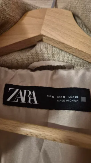 Cazadora estilo bomber Zara beige