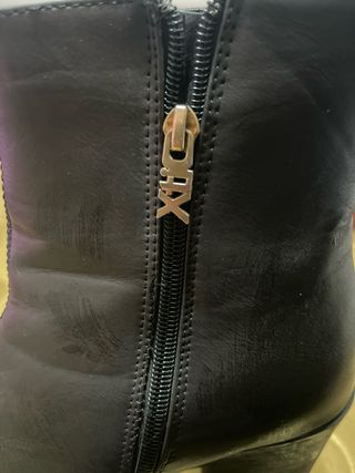 Botines de piel negros