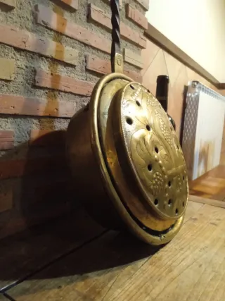 Calienta camas antiguo de cobre y madera