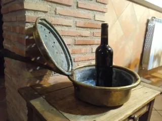 Calienta camas antiguo de cobre y madera