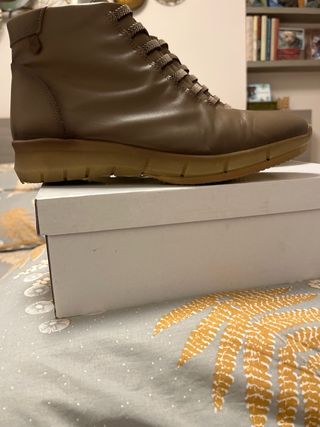 Botines marrones talla 39. Un solo uso.