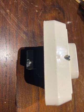 Enchufe de superficie 3 clavijas planas