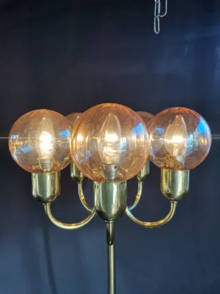 Lámpara de mesa vintage dorada