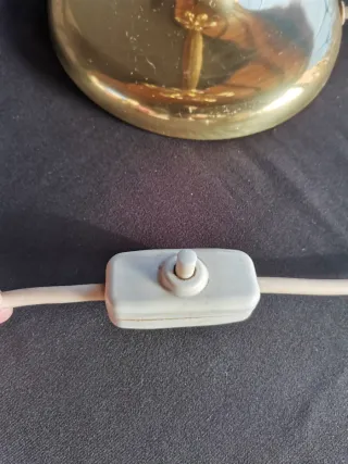 Lámpara de mesa vintage dorada