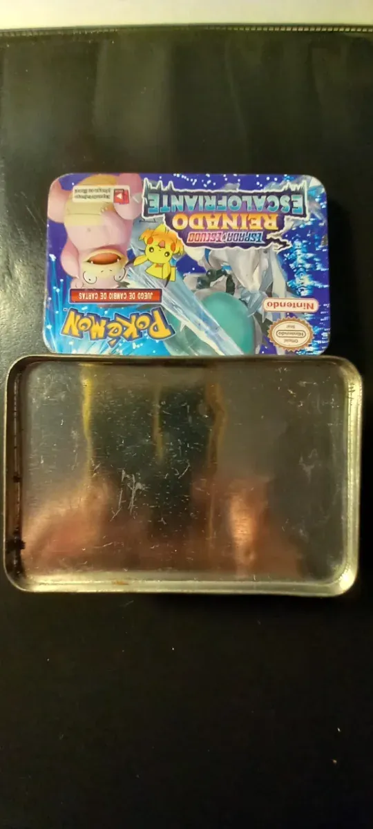 Caja Pokémon Escalofríante Reinado