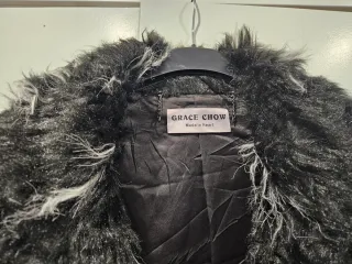 Abrigo pelo negro y blanco