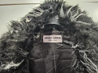 Abrigo pelo negro y blanco