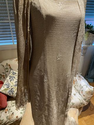 Vestido de fiesta beige con chaqueta