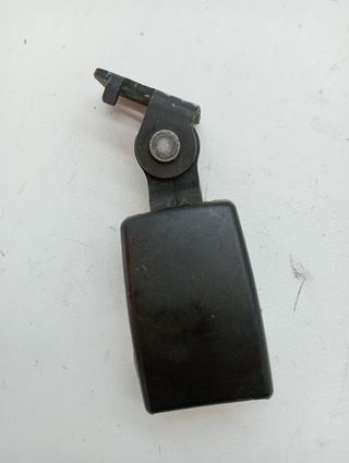 ENGANCHE CINTURON OPEL ASTRA J LIM. (2)
