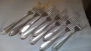 Cubiertos antiguos de metal plateado