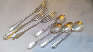 Cubiertos antiguos de metal plateado