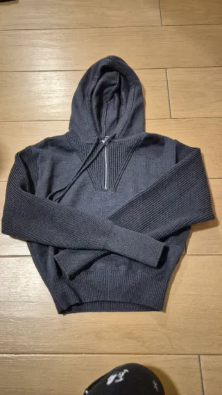 Jersey Zara con capucha y cremallera gris