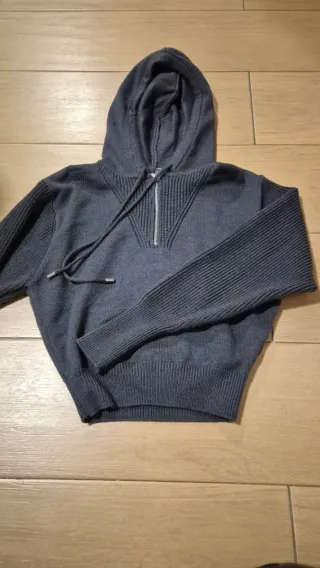 Jersey Zara con capucha y cremallera gris