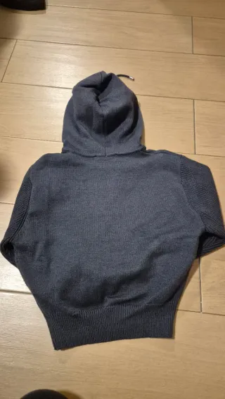 Jersey Zara con capucha y cremallera gris