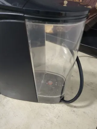 Dolce Gusto Genio Plus + accesorio para café molid